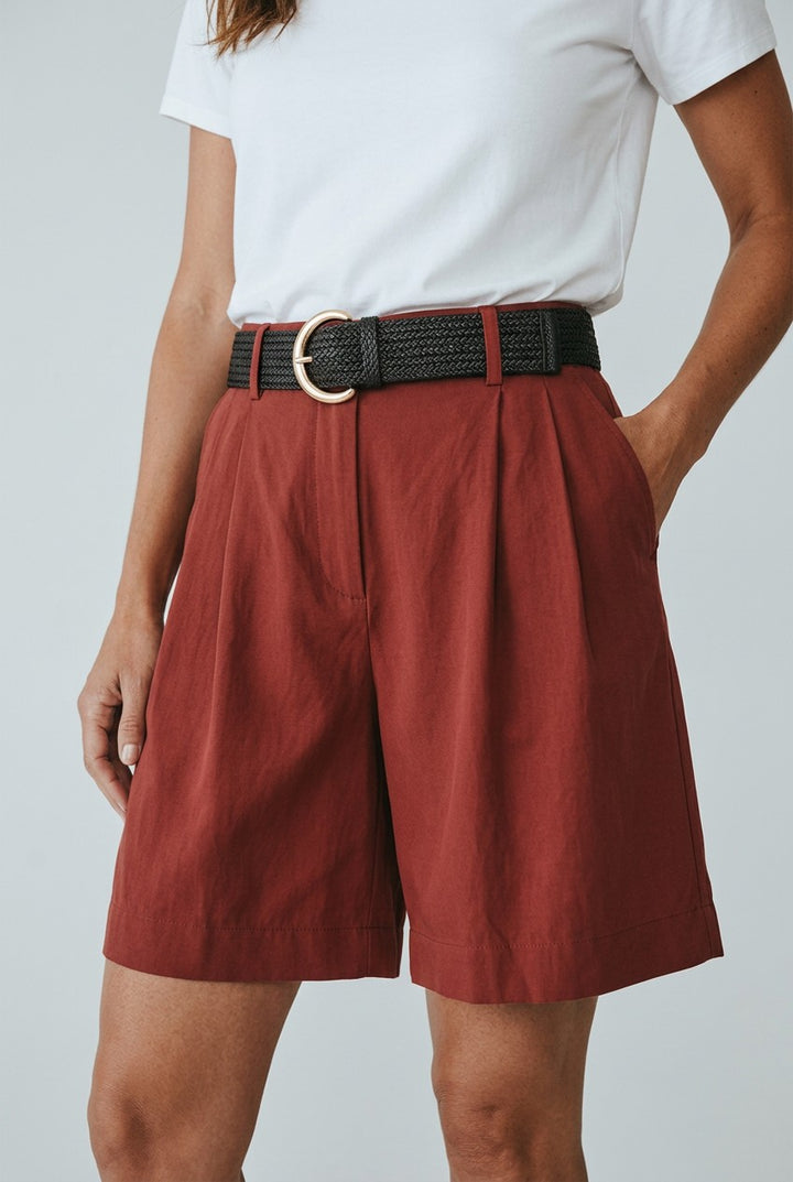 Elegante Shorts mit Gürtel – Terrakotta-Rot